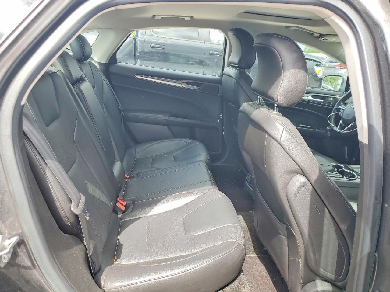 2015 Ford Fusion Titanium - zdjęcie 10