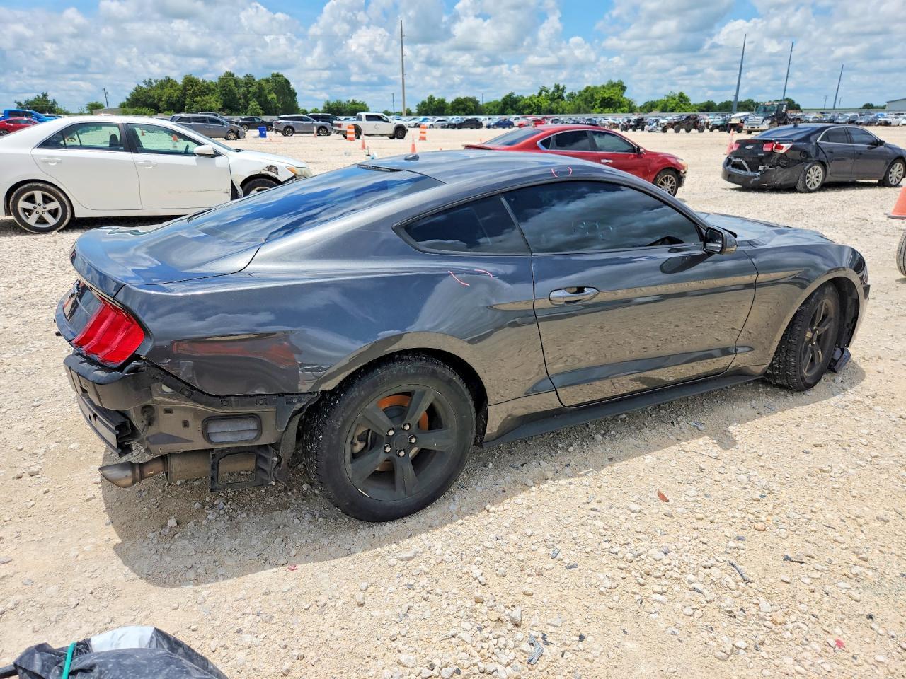 2019 Ford Mustang - zdjęcie 3
