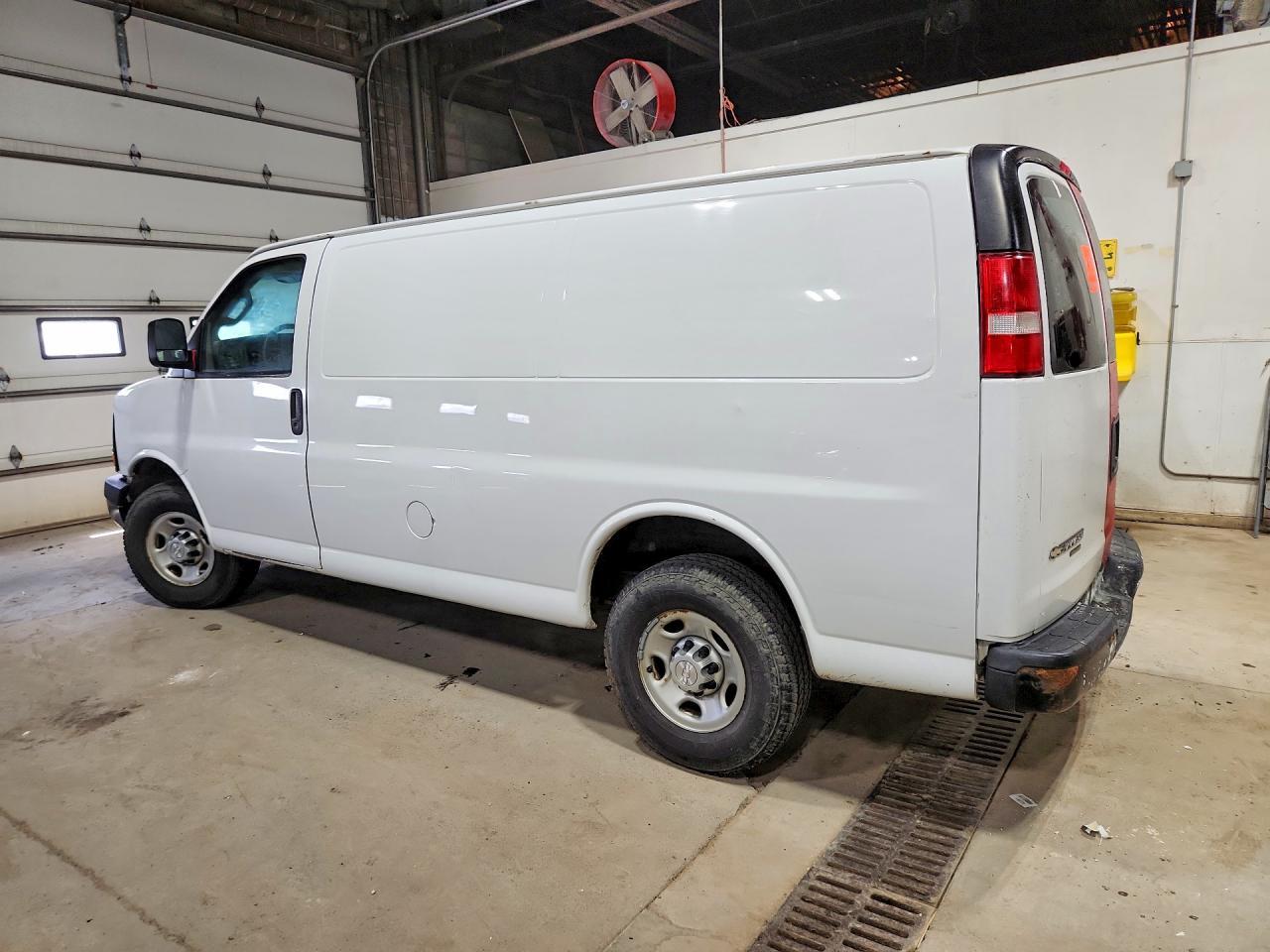 2016 Chevrolet 2500 Expre - zdjęcie 2