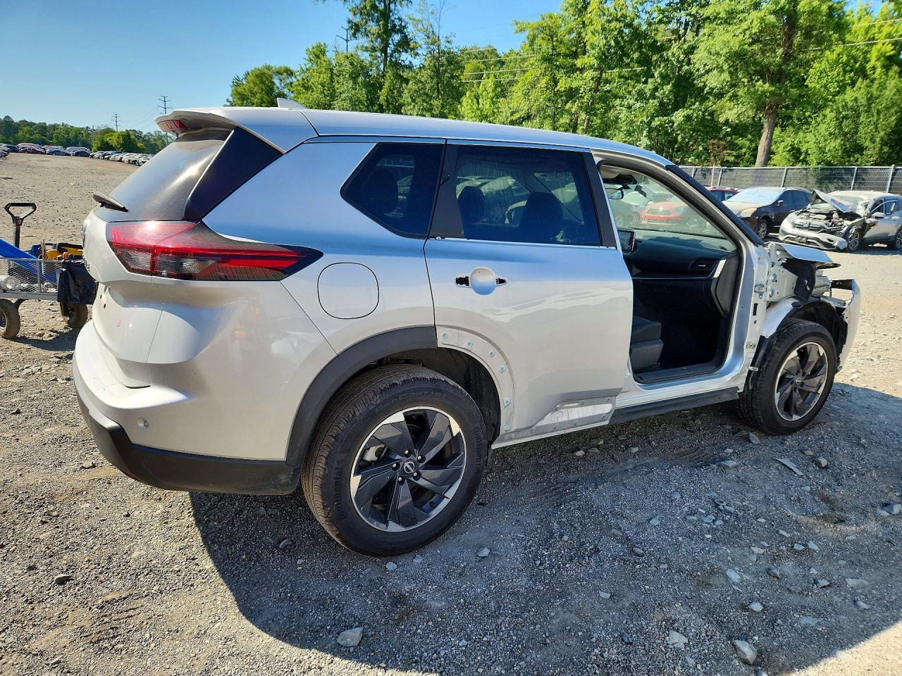 2025 Nissan Rogue Sv - zdjęcie 3