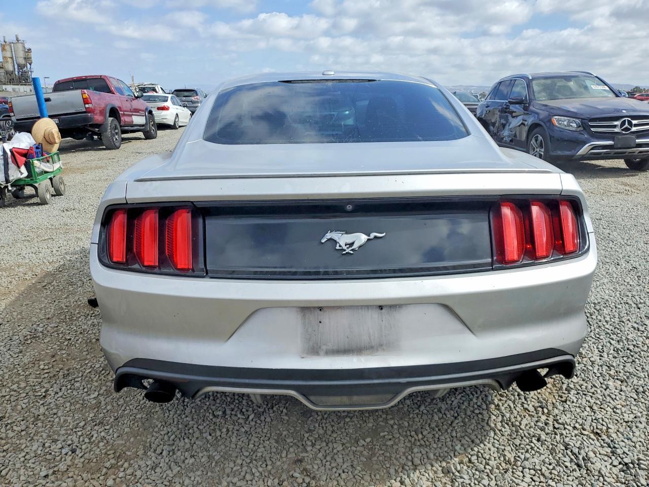 2017 Ford Mustang - zdjęcie 6
