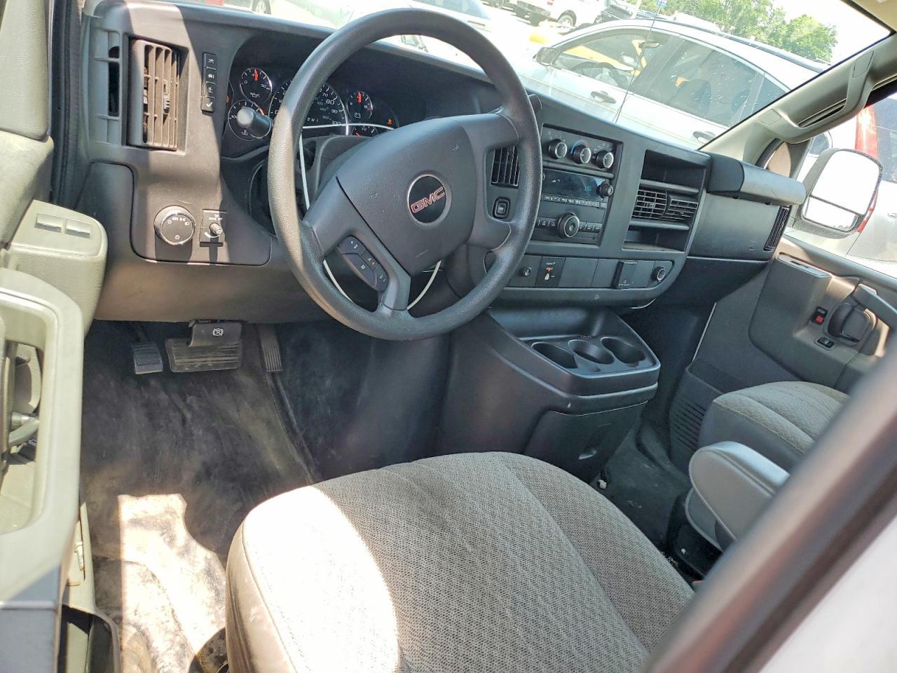 2017 GMC Savana G2500 - zdjęcie 8