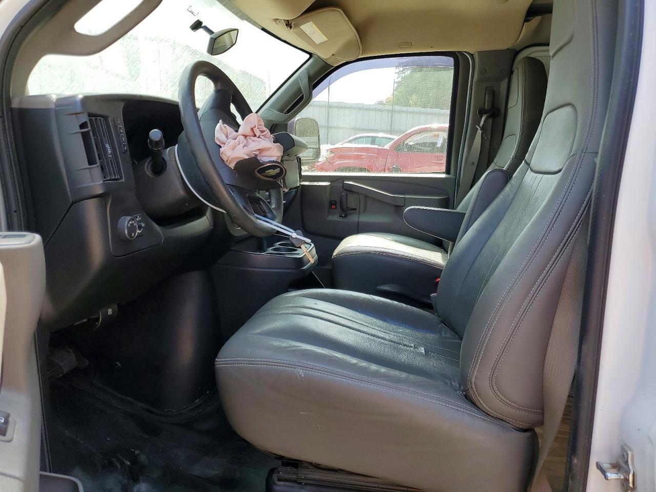 2016 Chevrolet Express G2500 - zdjęcie 7