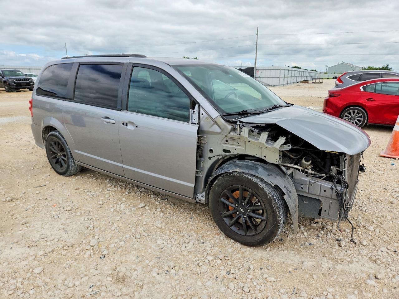 2019 Dodge Grand Caravan Gt - zdjęcie 4
