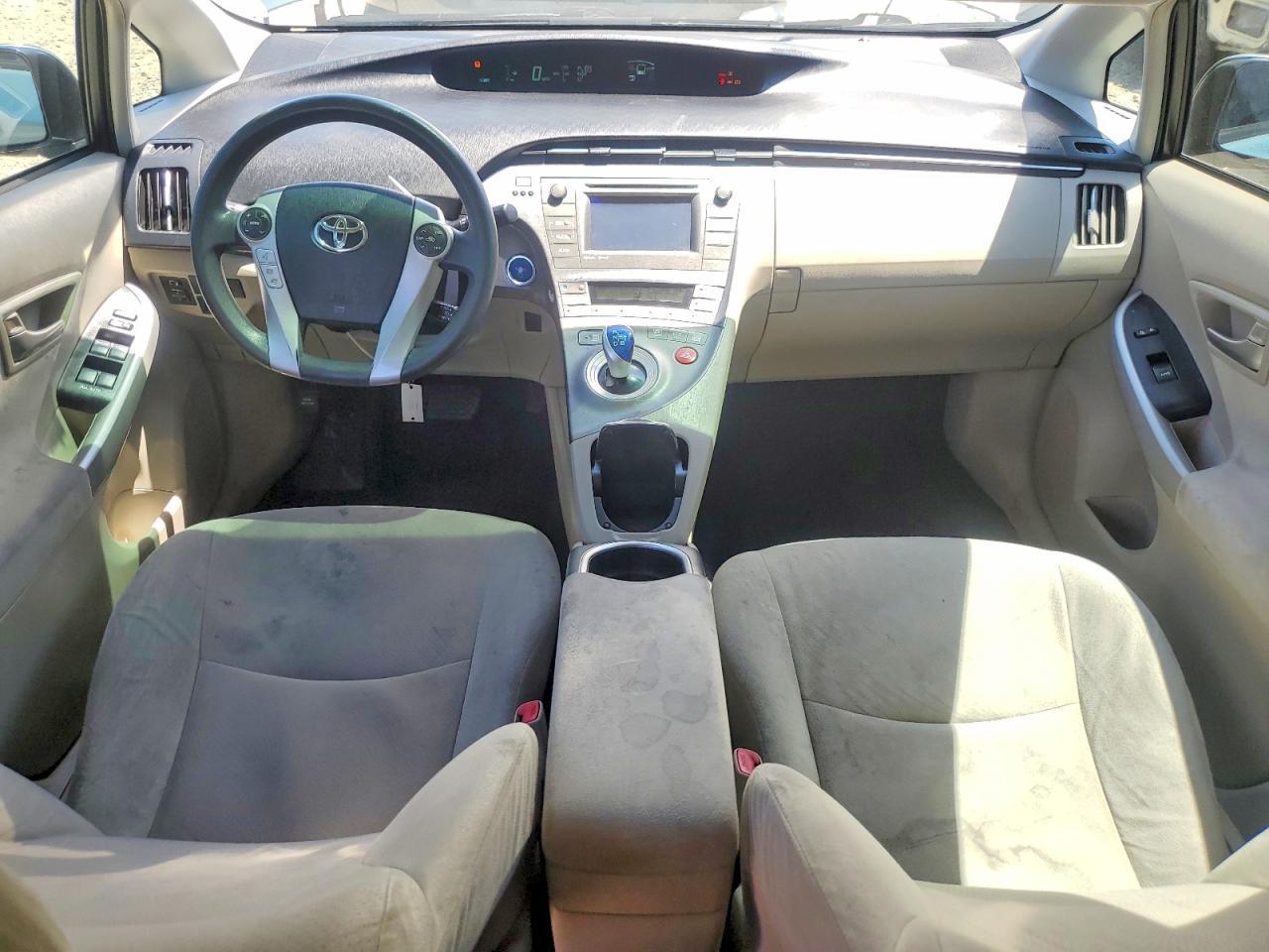 2013 Toyota Prius Three - zdjęcie 8