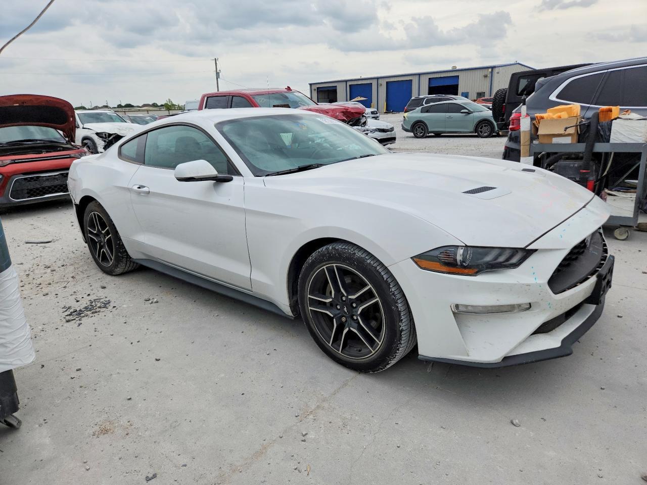 2020 Ford Mustang - zdjęcie 4