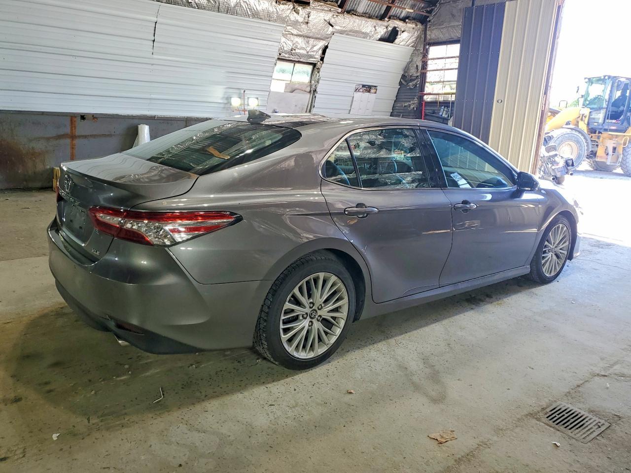 2019 Toyota Camry Xle - zdjęcie 3