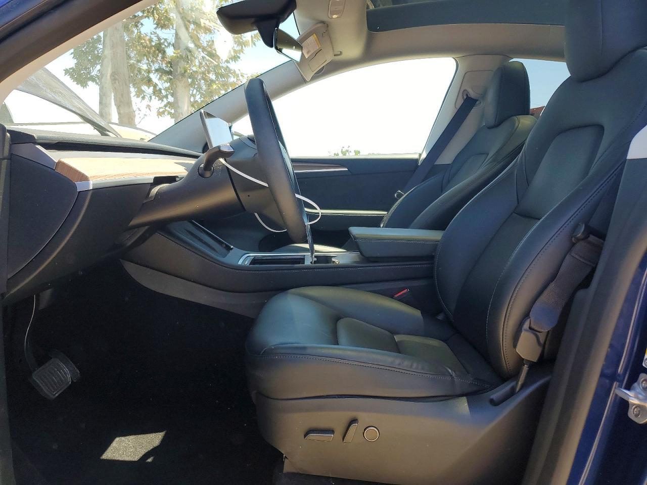 2025 Tesla Model Y - zdjęcie 7