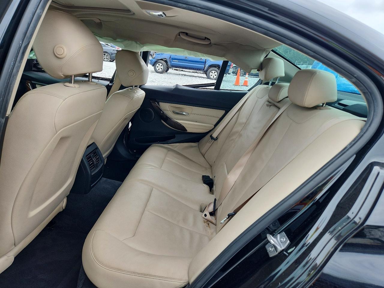 2015 BMW 320 I - zdjęcie 10