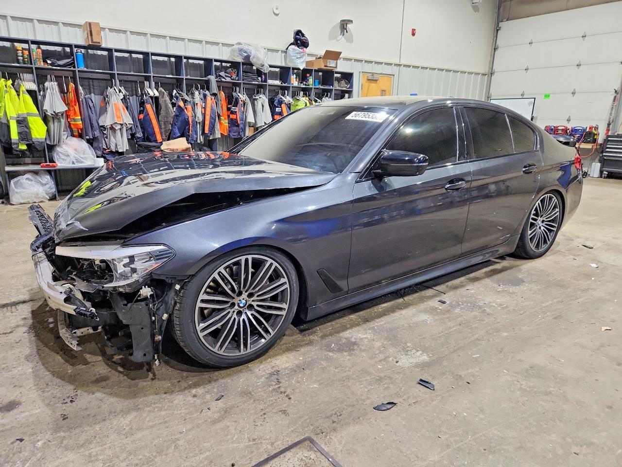 2019 BMW Seria 5 540i - zdjęcie główne