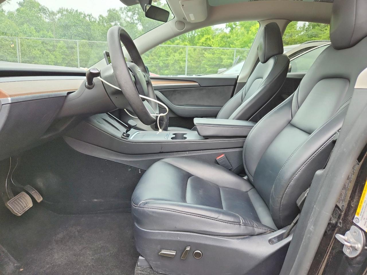 2024 Tesla Model Y - zdjęcie 7