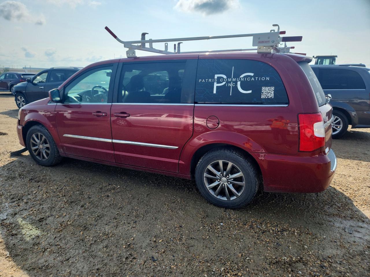 2015 Chrysler Town & Country S - zdjęcie 2