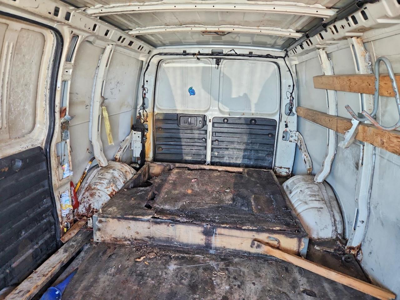 2014 Chevrolet Express G2500 - zdjęcie 10