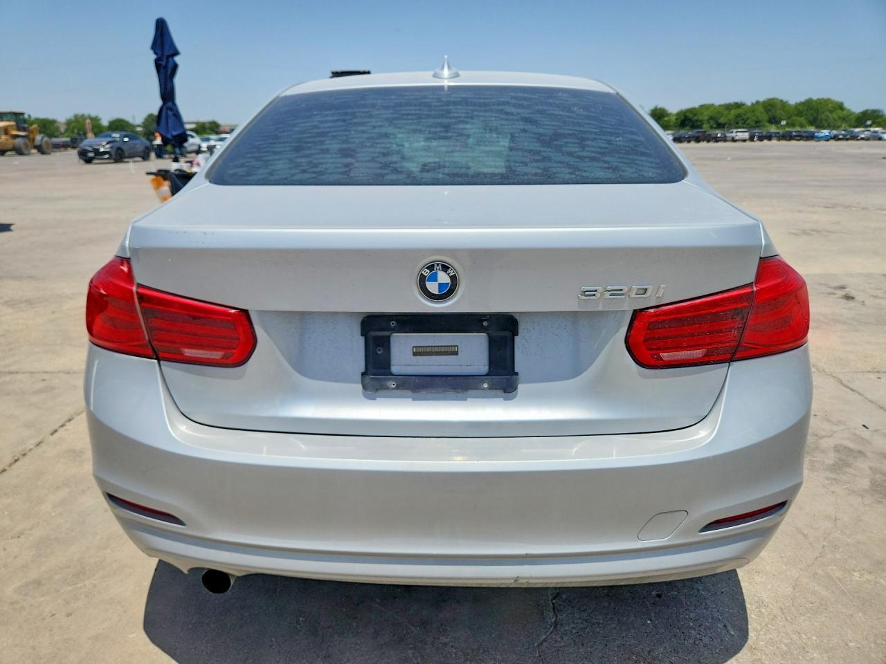 2016 BMW 320 I - zdjęcie 6