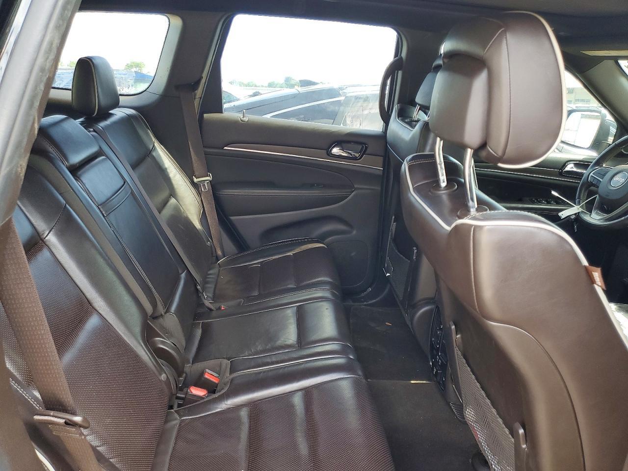 2019 Jeep Grand Cherokee Overland - zdjęcie 11