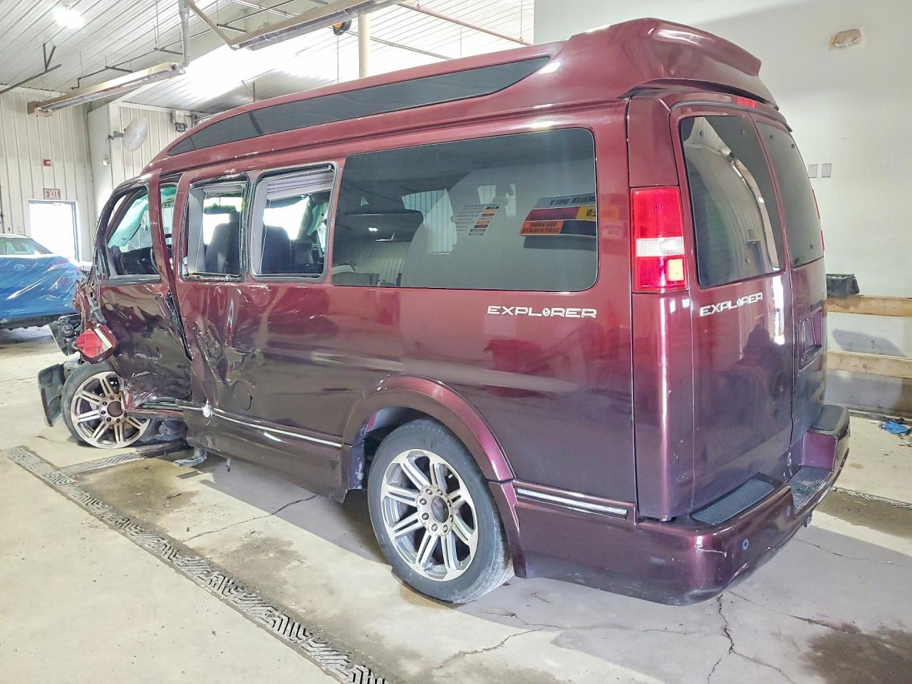 2018 Chevrolet Express G2500 - zdjęcie 2