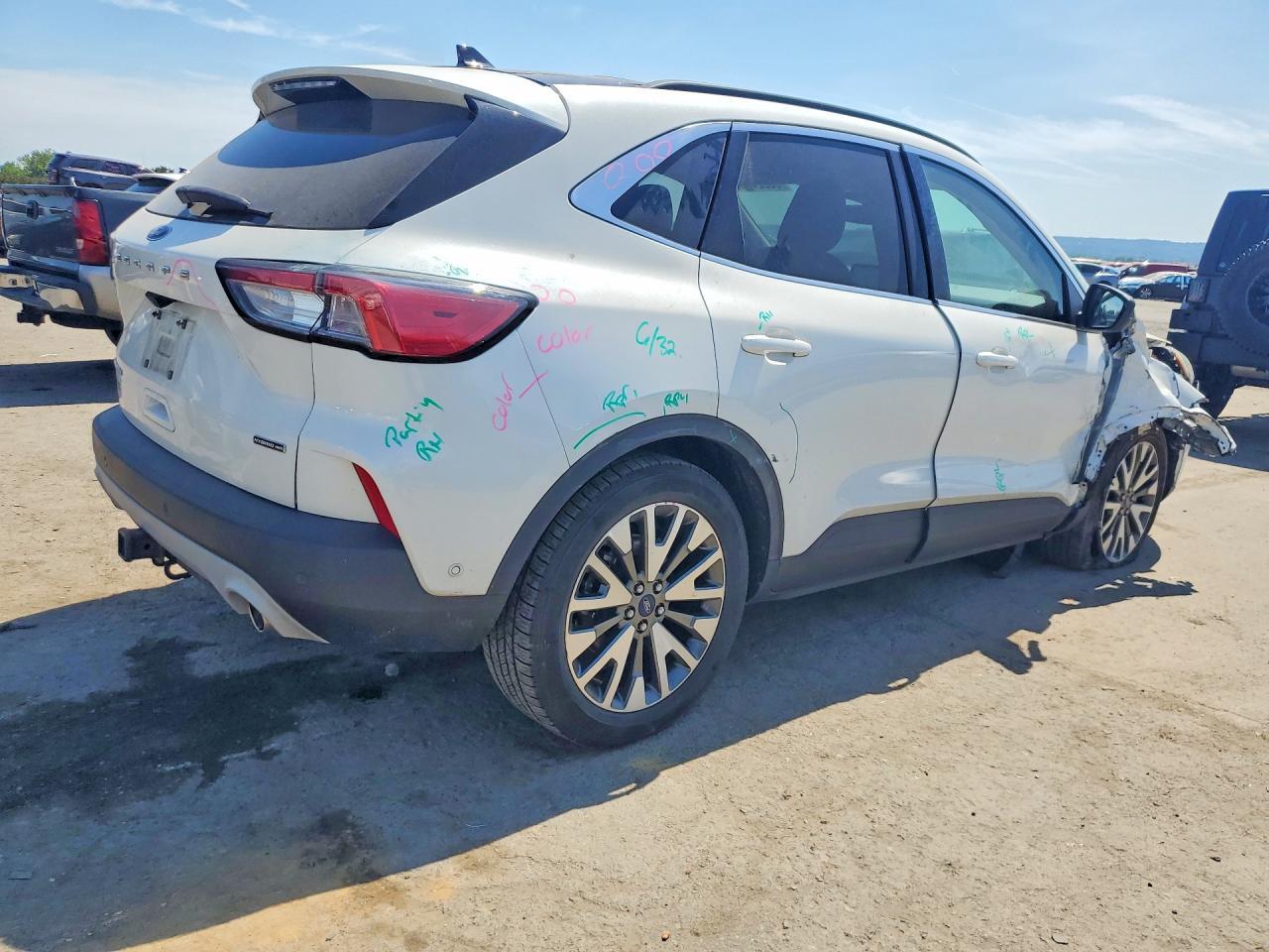 2020 Ford Escape Titanium - zdjęcie 3