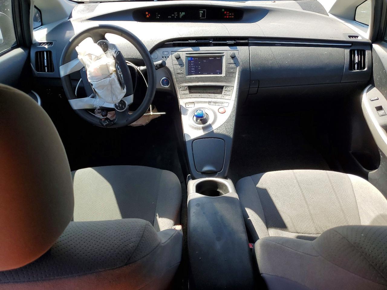 2014 Toyota Prius Three - zdjęcie 8