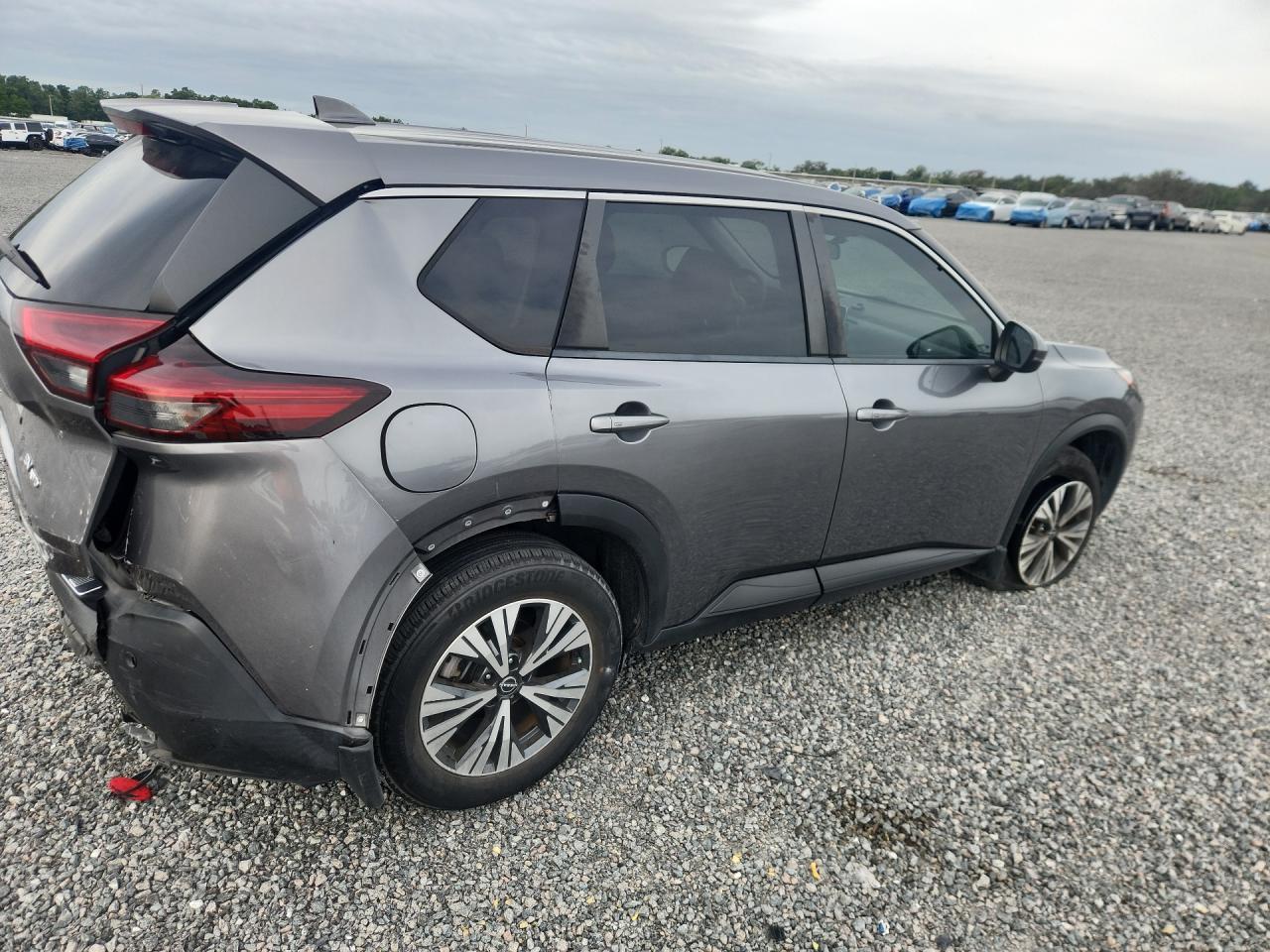 2022 Nissan Rogue Sv - zdjęcie 3