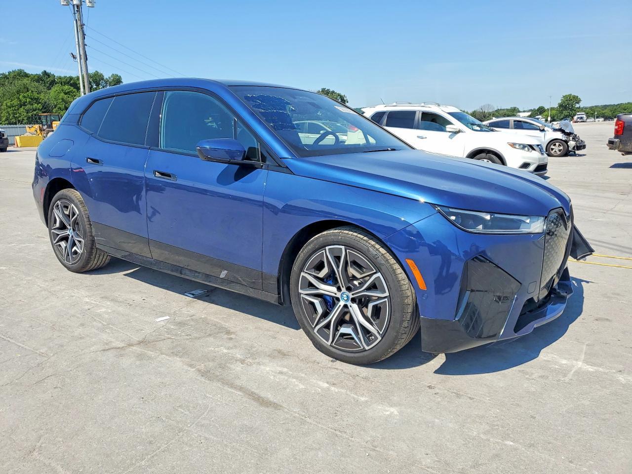 2025 BMW Ix xDrive50 - zdjęcie 4