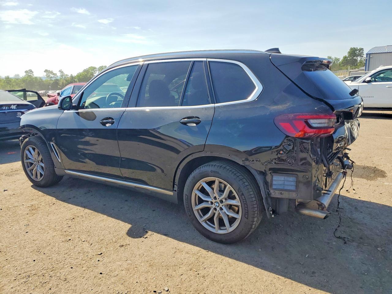 2021 BMW X5 xDrive40I - zdjęcie 2