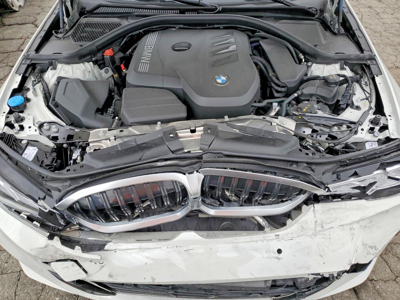 2025 BMW 330I - zdjęcie 11