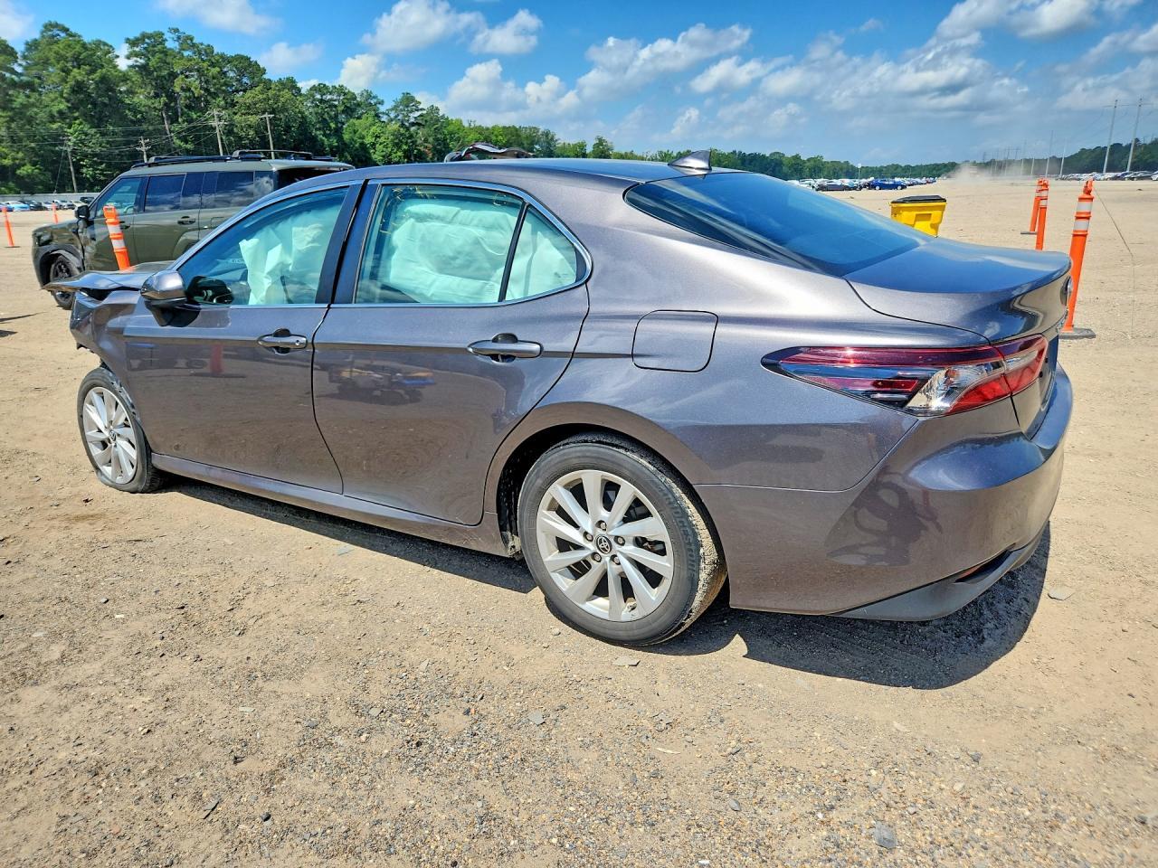 2024 Toyota Camry Le - zdjęcie 2