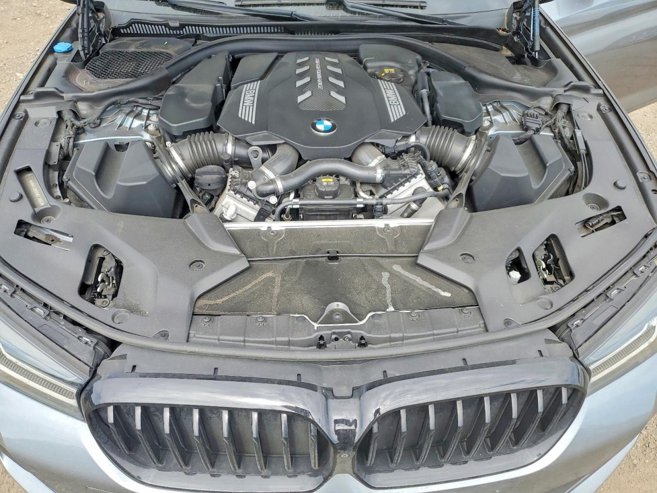 2021 BMW Seria 5 M550i - zdjęcie 11