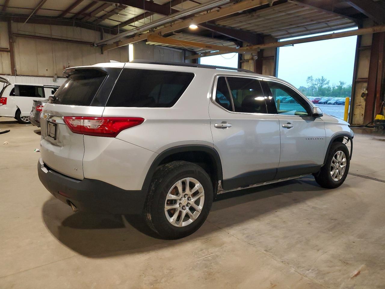 2021 Chevrolet Traverse Lt - zdjęcie 3