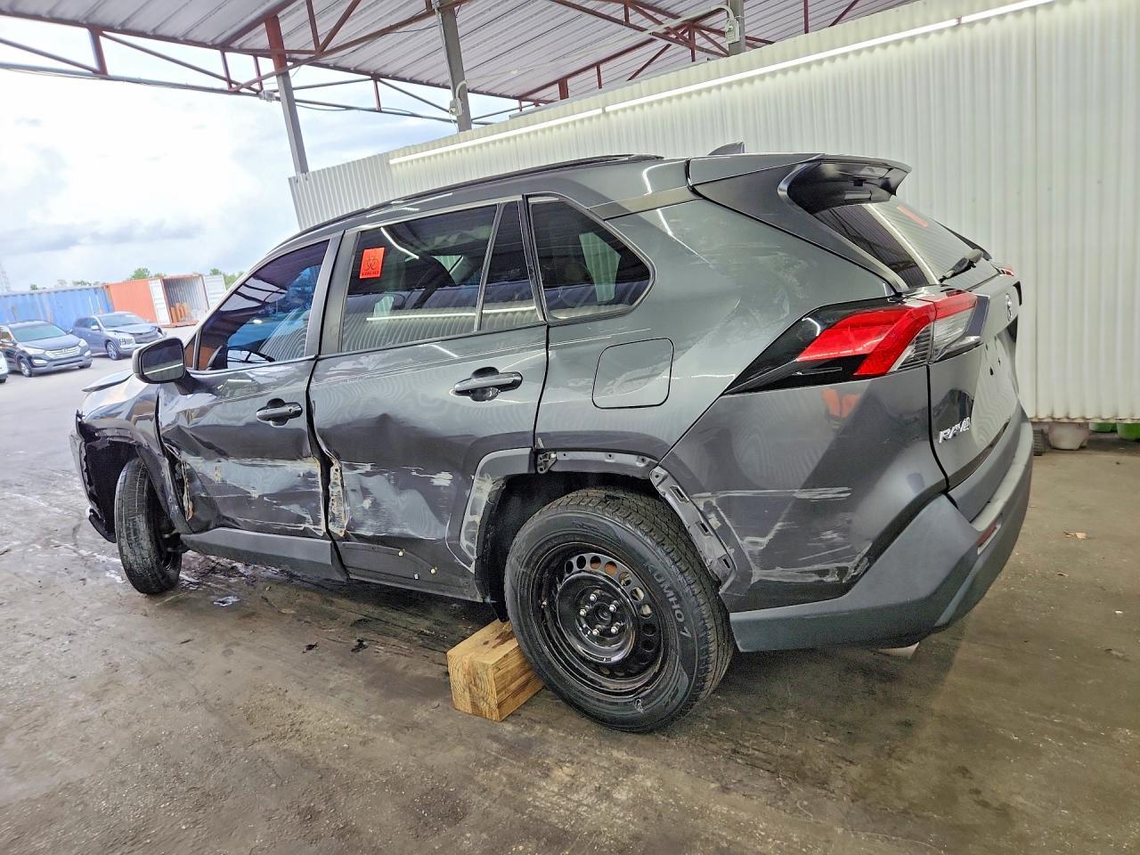 2020 Toyota Rav4 Le - zdjęcie 2