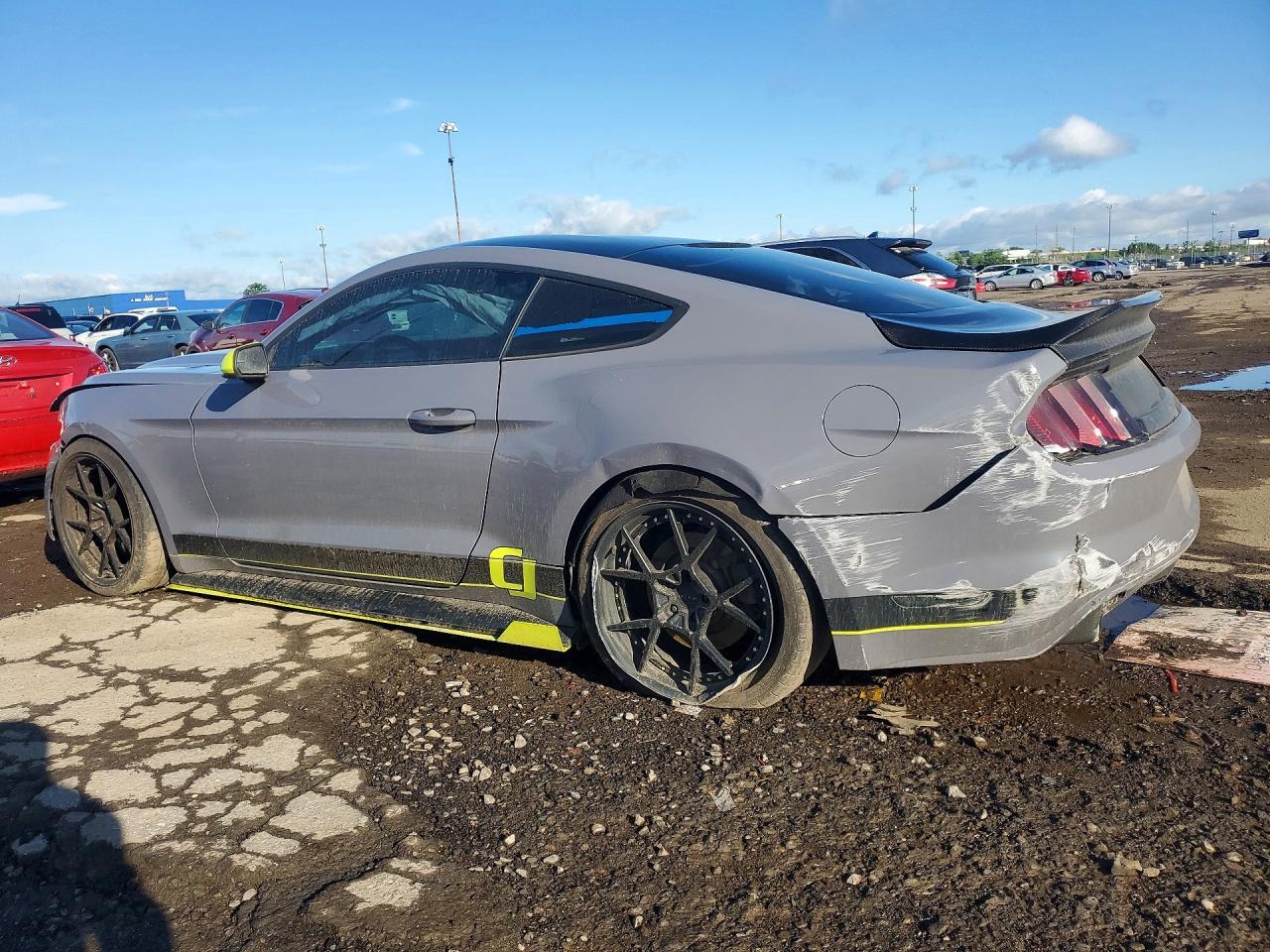 2017 Ford Mustang - zdjęcie 2
