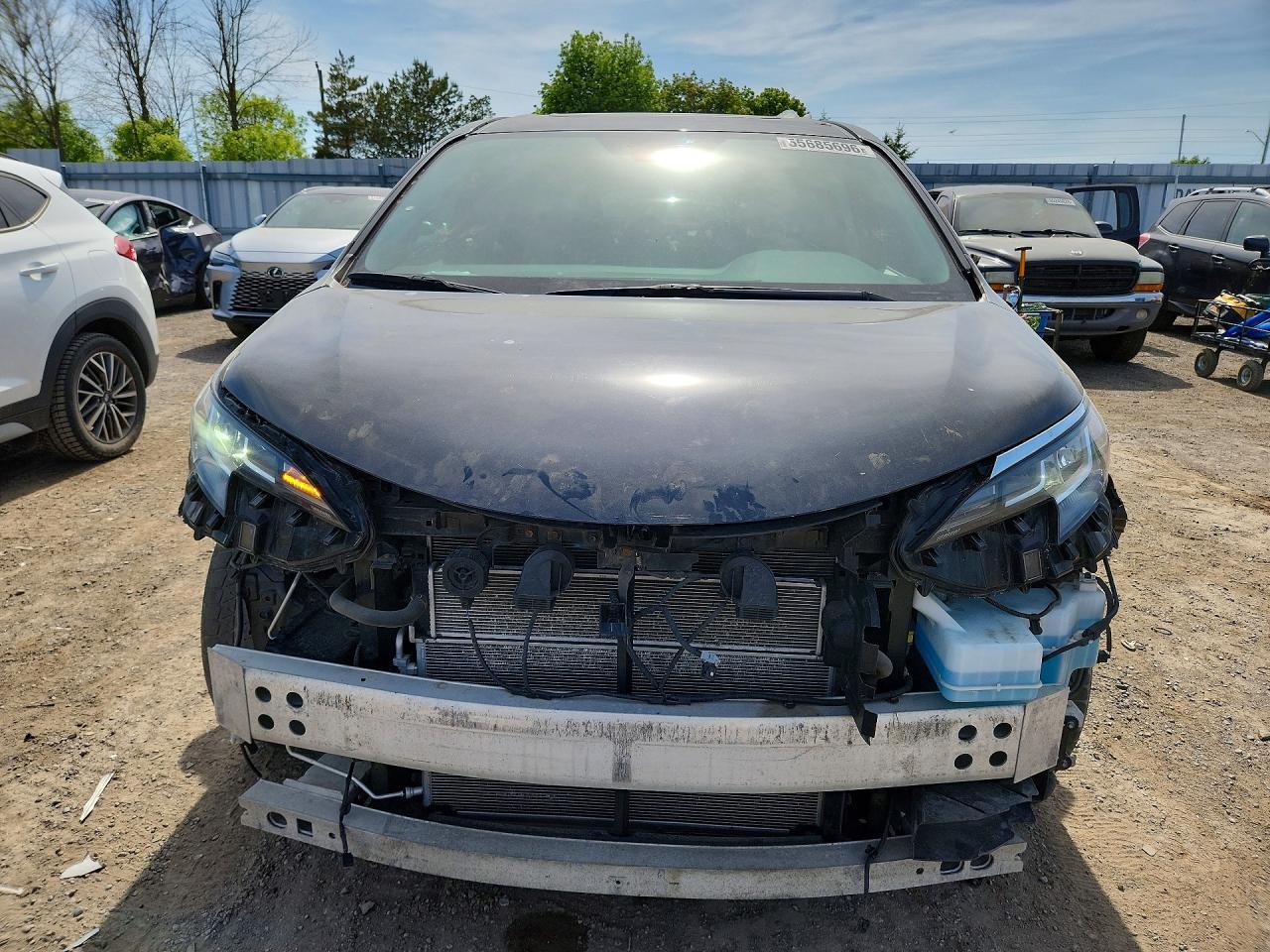 2022 Toyota Sienna Le - zdjęcie 5