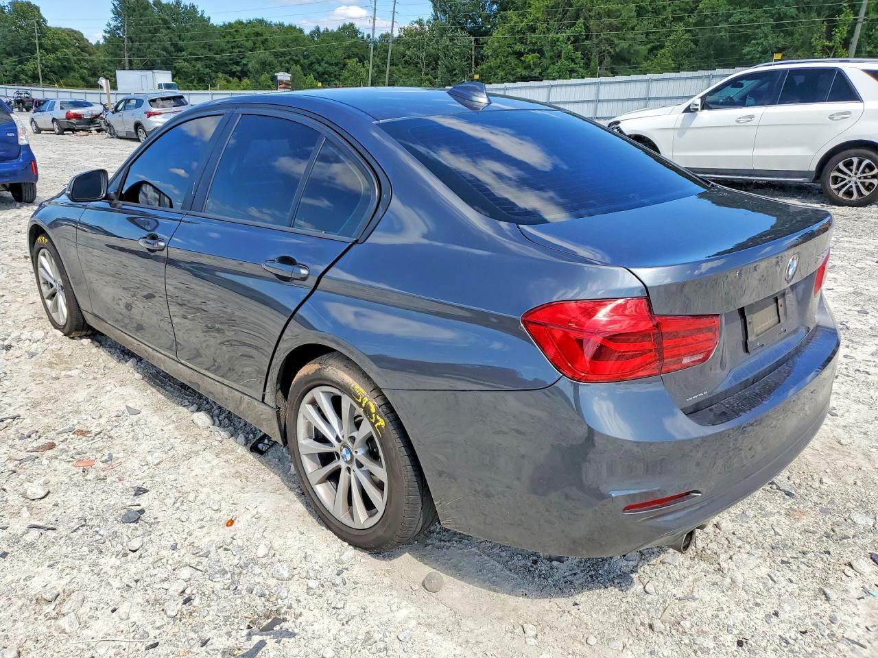 2017 BMW 320 I - zdjęcie 2