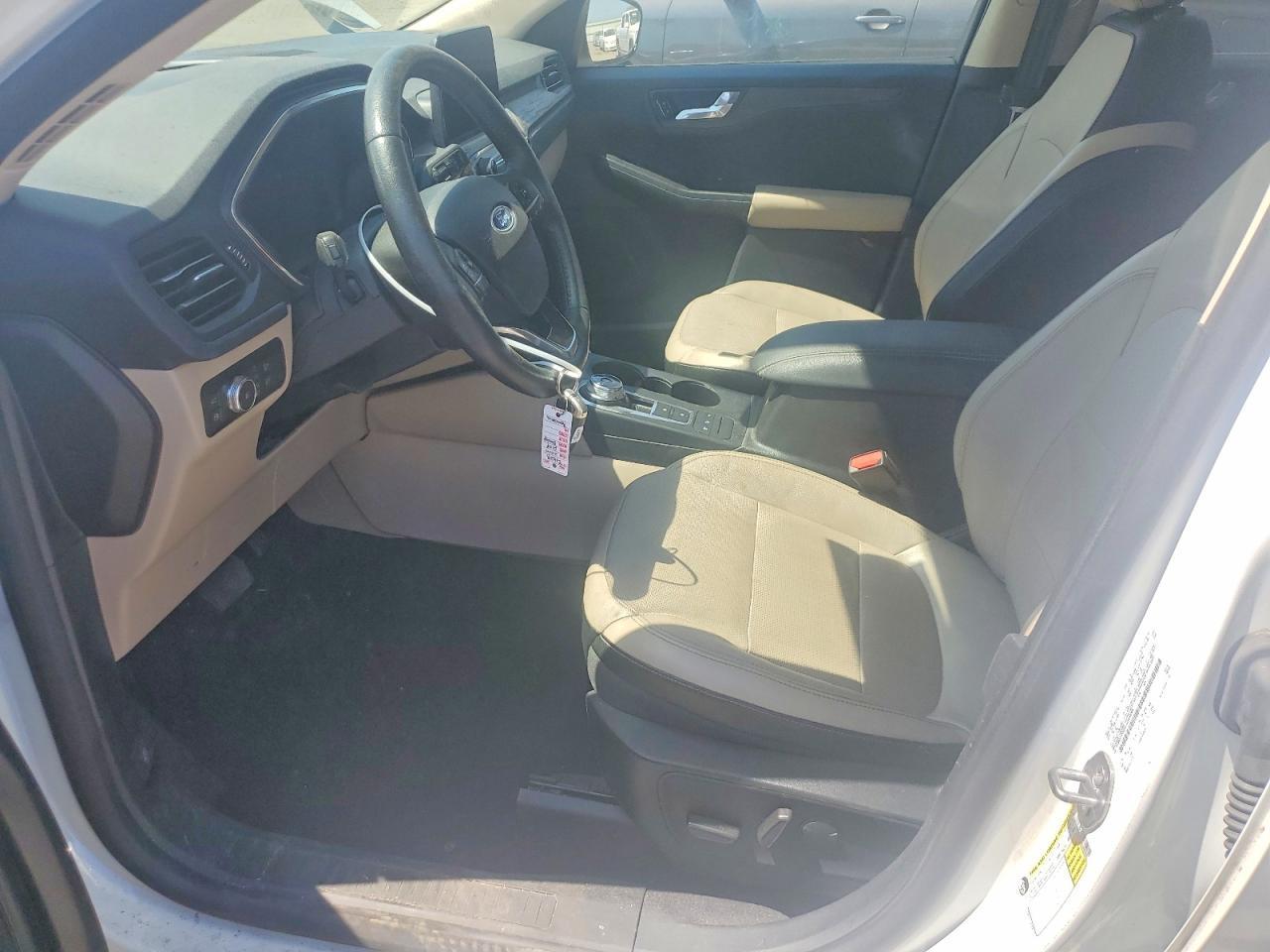 2020 Ford Escape Titanium - zdjęcie 7