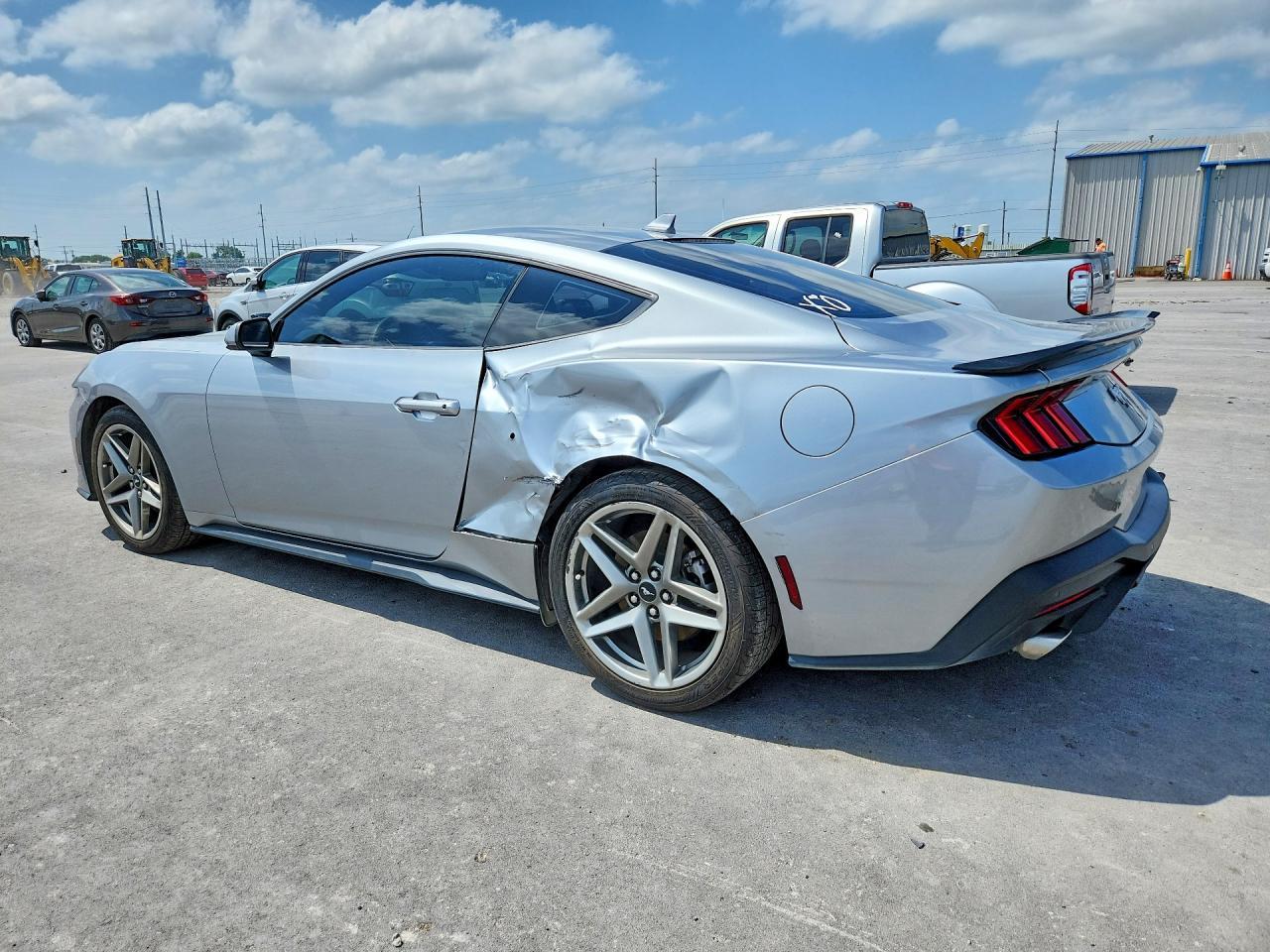 2024 Ford Mustang - zdjęcie 2