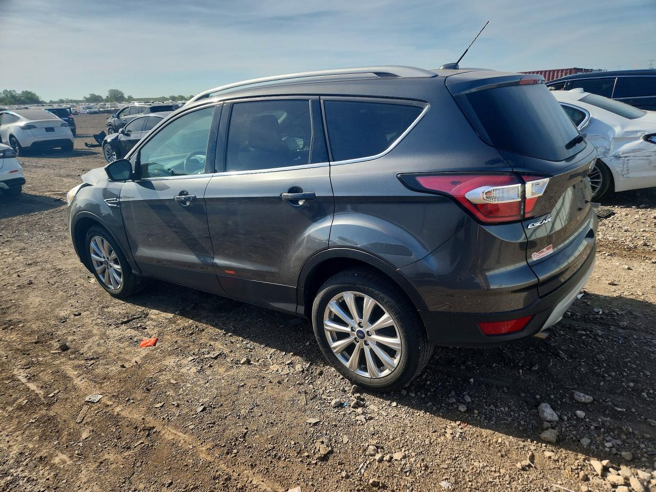 2017 Ford Escape Titanium - zdjęcie 2