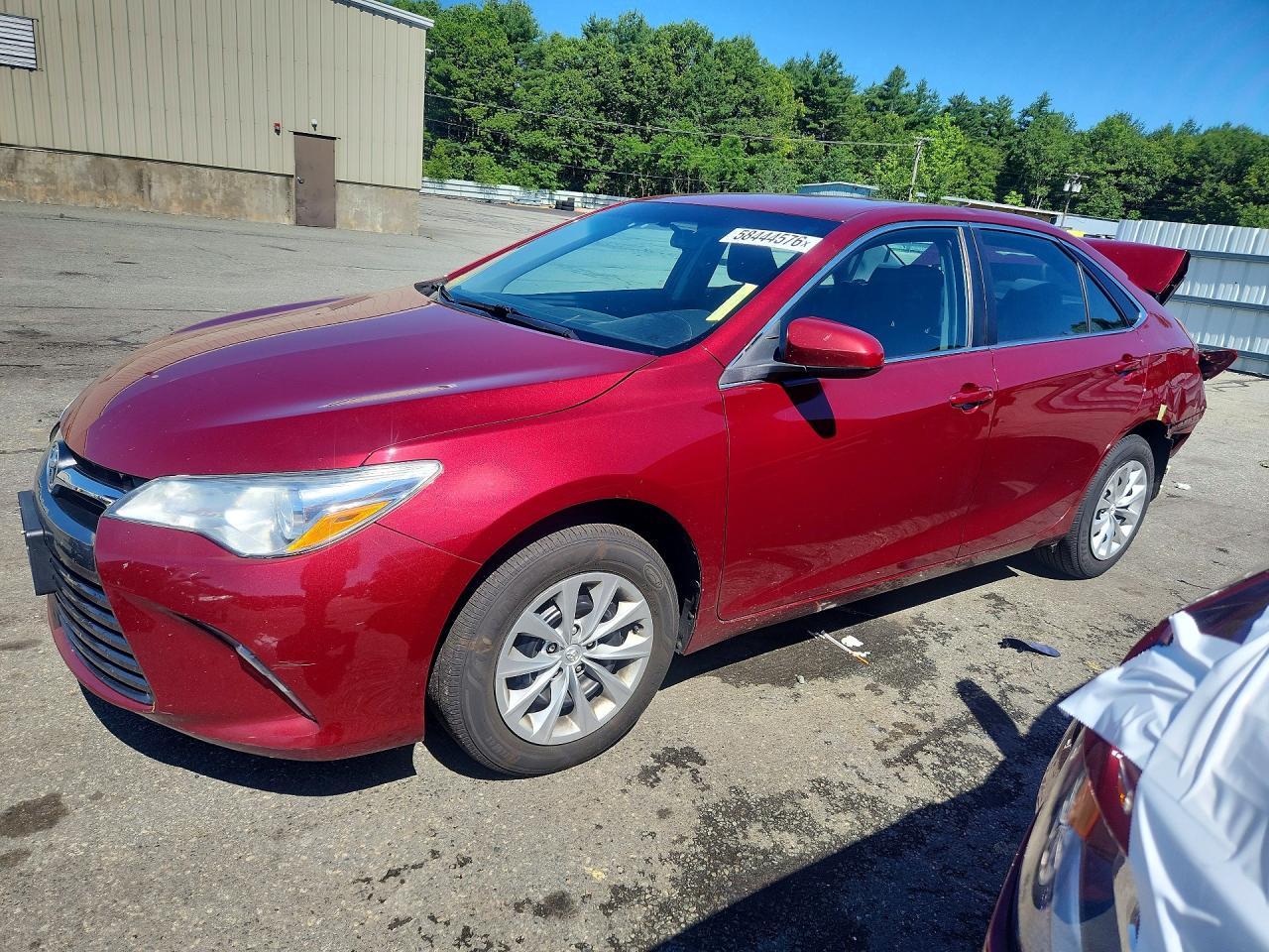 2017 Toyota Camry Le - zdjęcie główne
