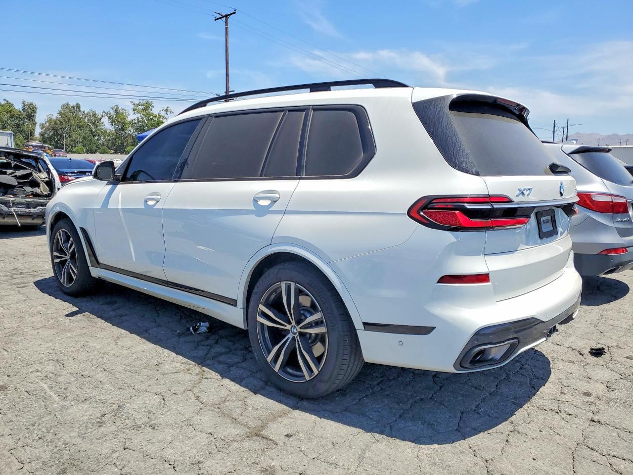 2023 BMW X7 xDrive40I - zdjęcie 2
