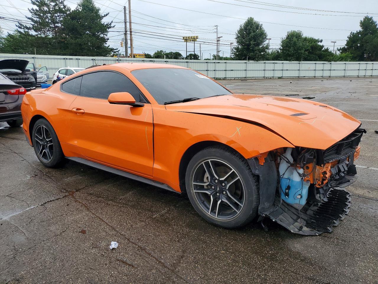 2021 Ford Mustang - zdjęcie 4