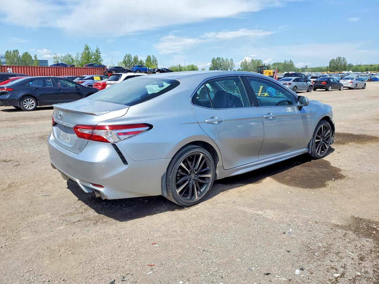 2022 Toyota Camry Se - zdjęcie 3
