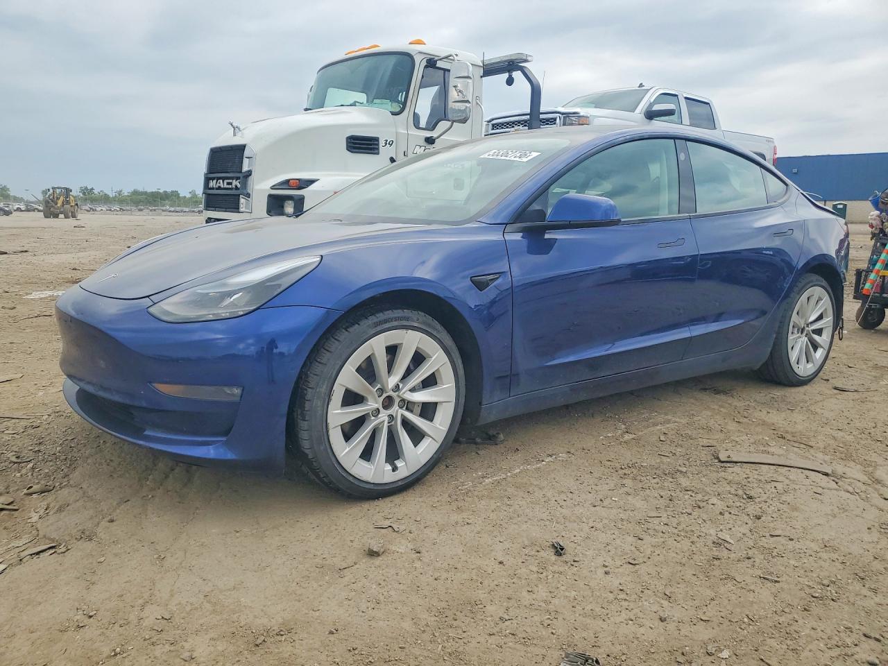2021 Tesla Model 3 - zdjęcie główne