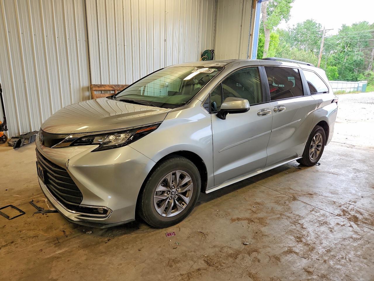 2022 Toyota Sienna Xle - zdjęcie główne
