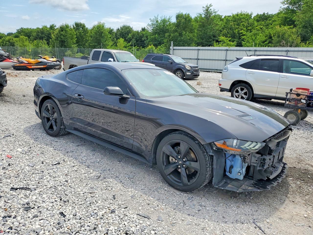 2022 Ford Mustang - zdjęcie 4