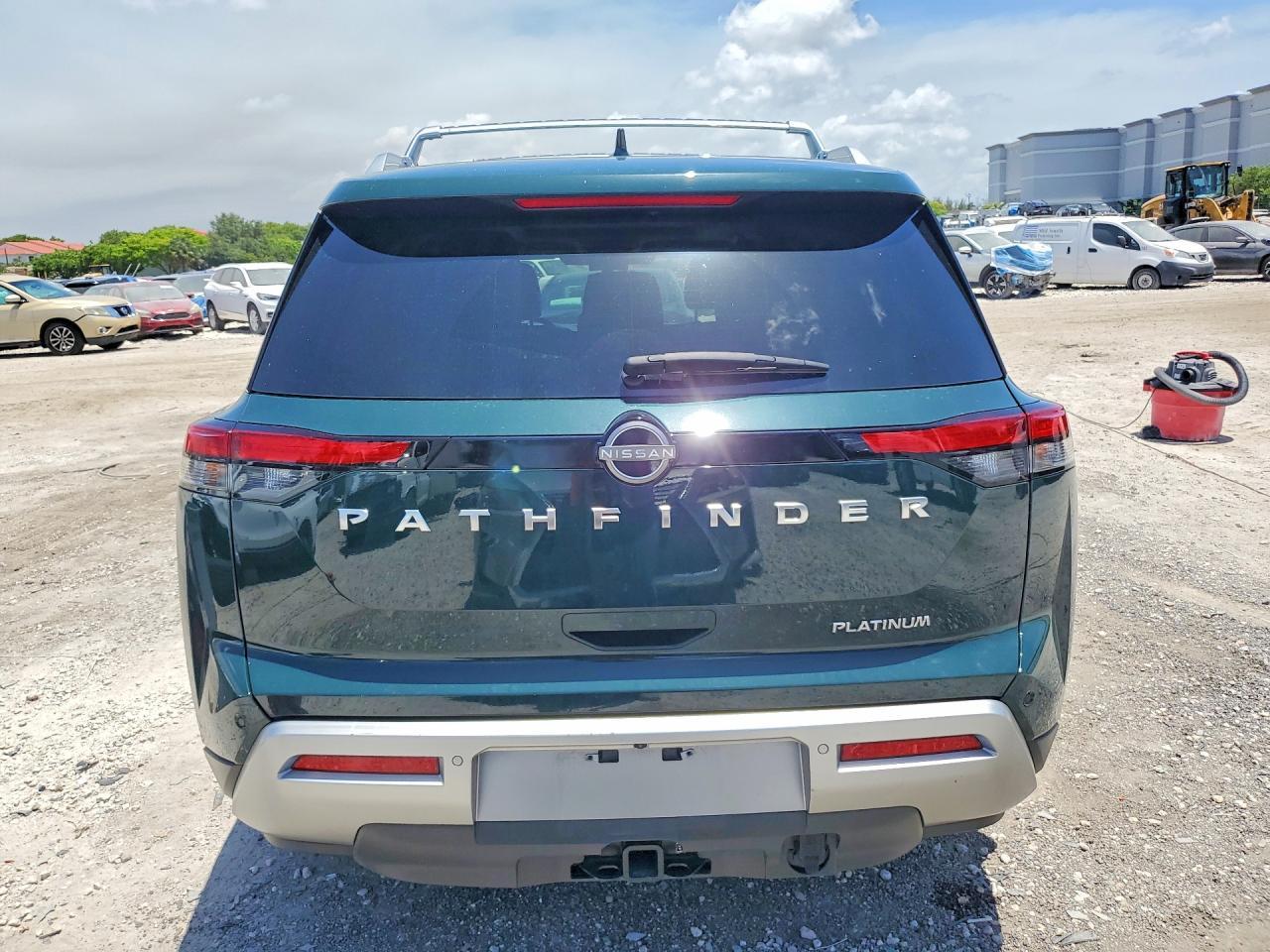 2025 Nissan Pathfinder Platinum - zdjęcie 6