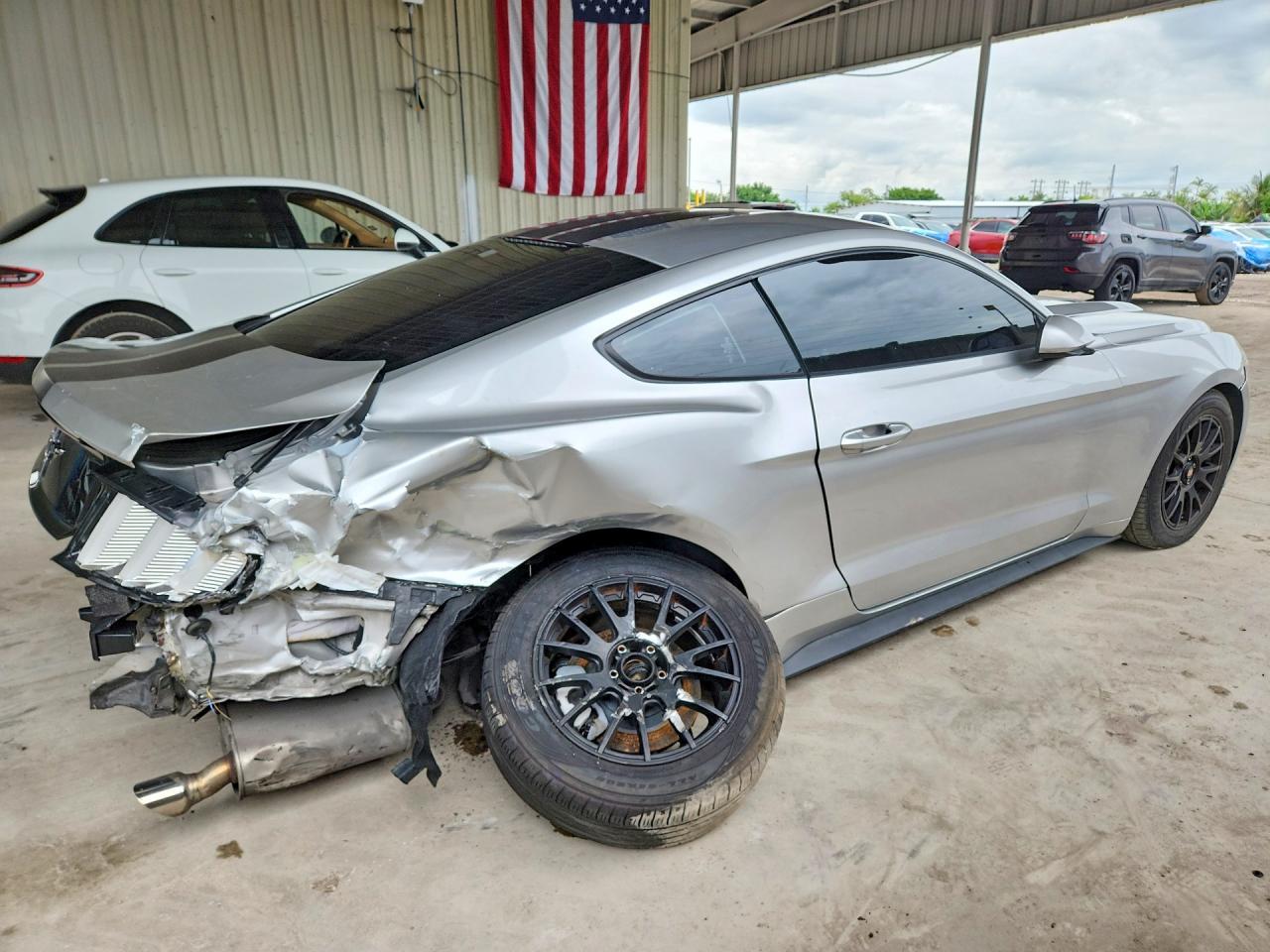 2017 Ford Mustang - zdjęcie 3