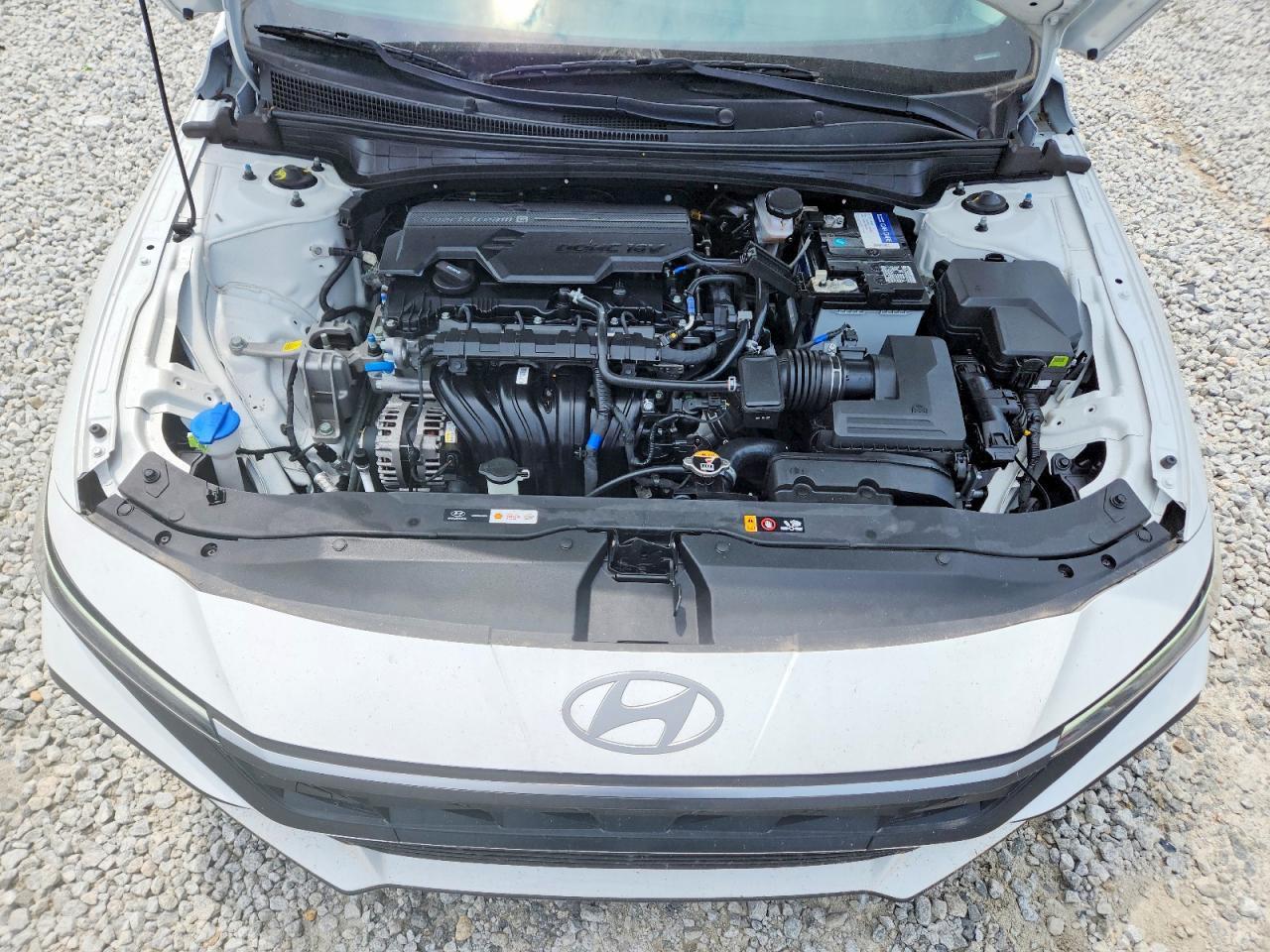 2025 Hyundai Elantra Se - zdjęcie 11