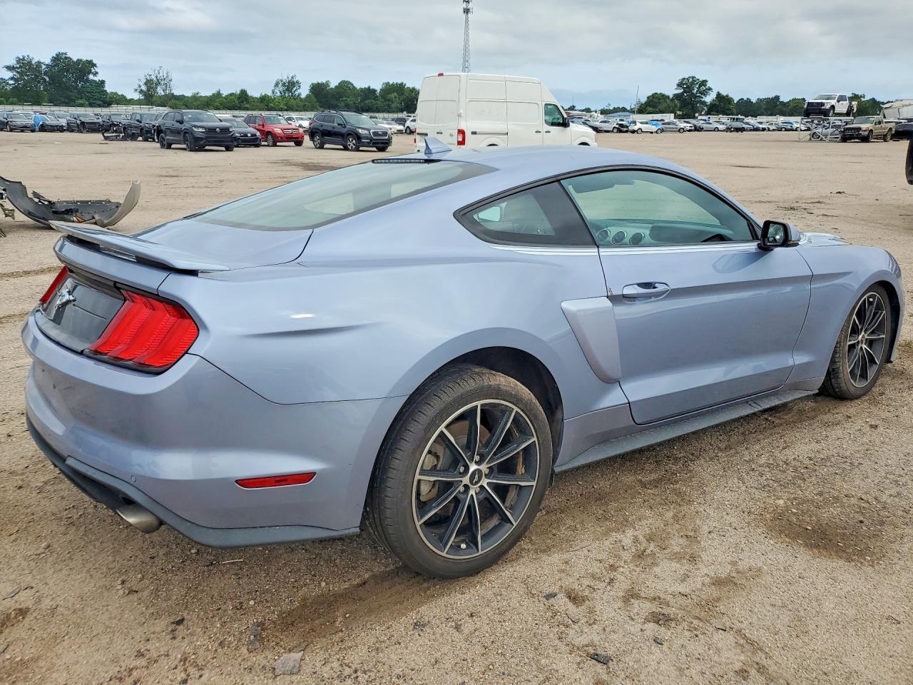 2022 Ford Mustang - zdjęcie 3