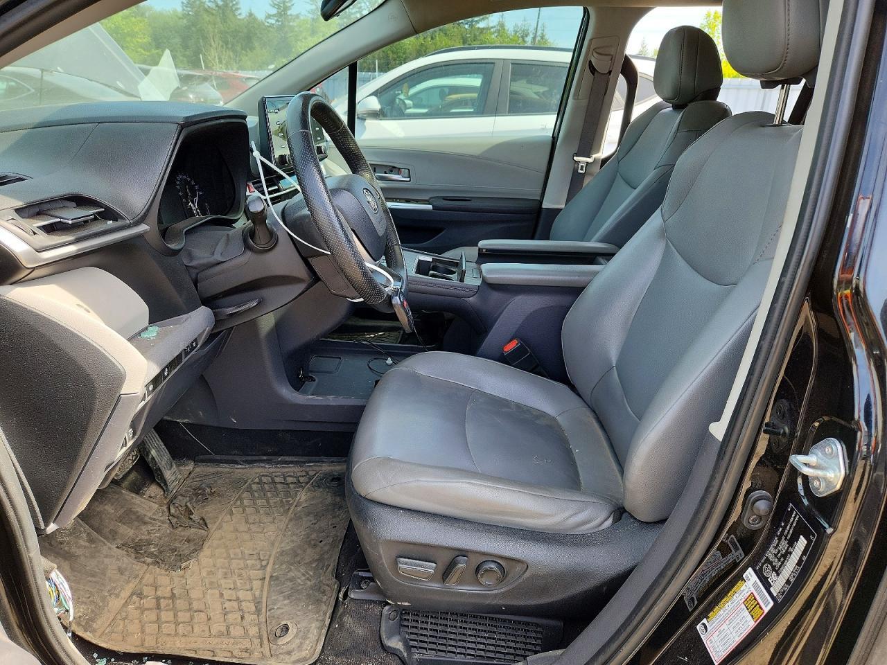 2022 Toyota Sienna Le - zdjęcie 7
