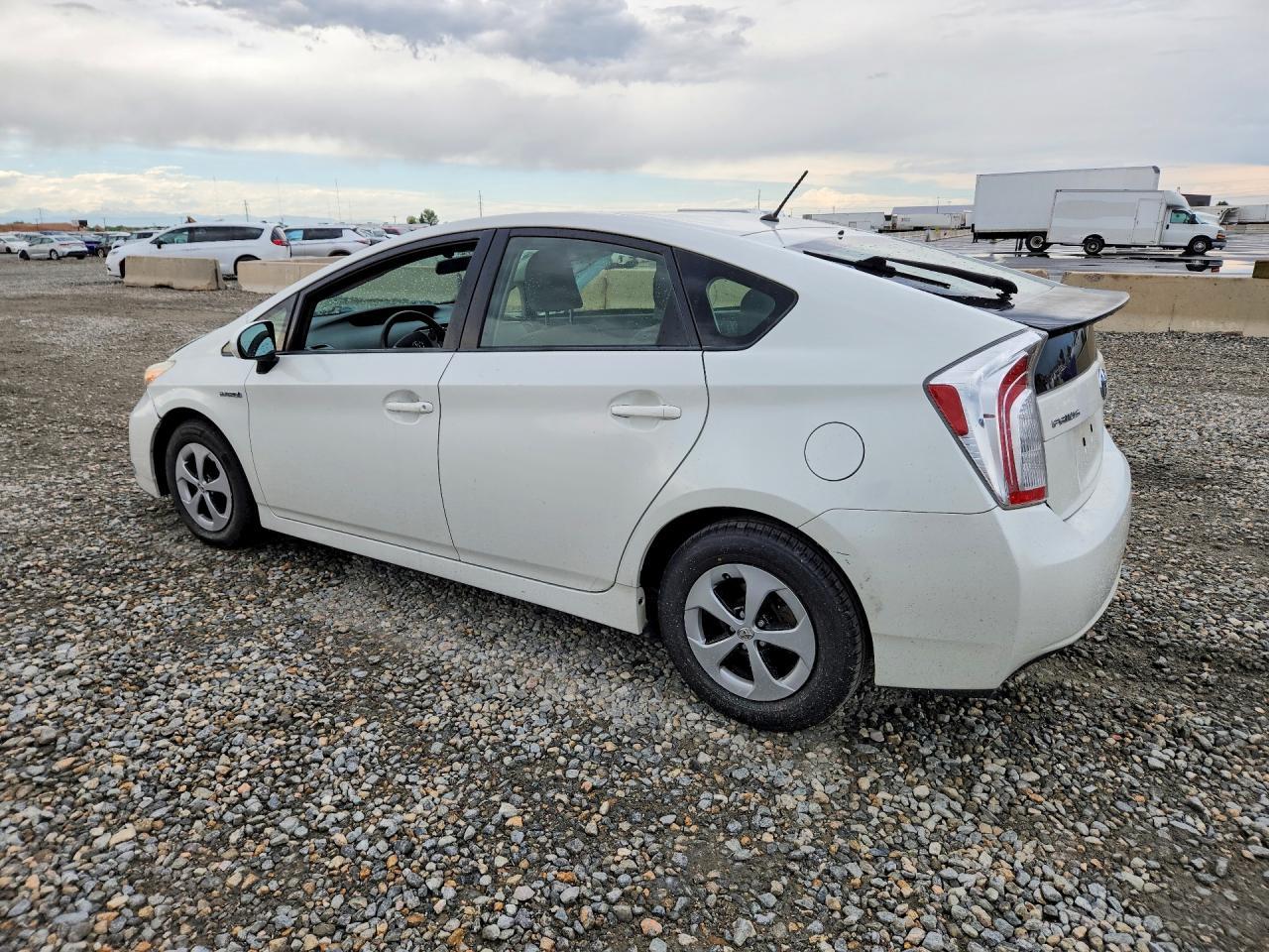 2015 Toyota Prius Two - zdjęcie 2