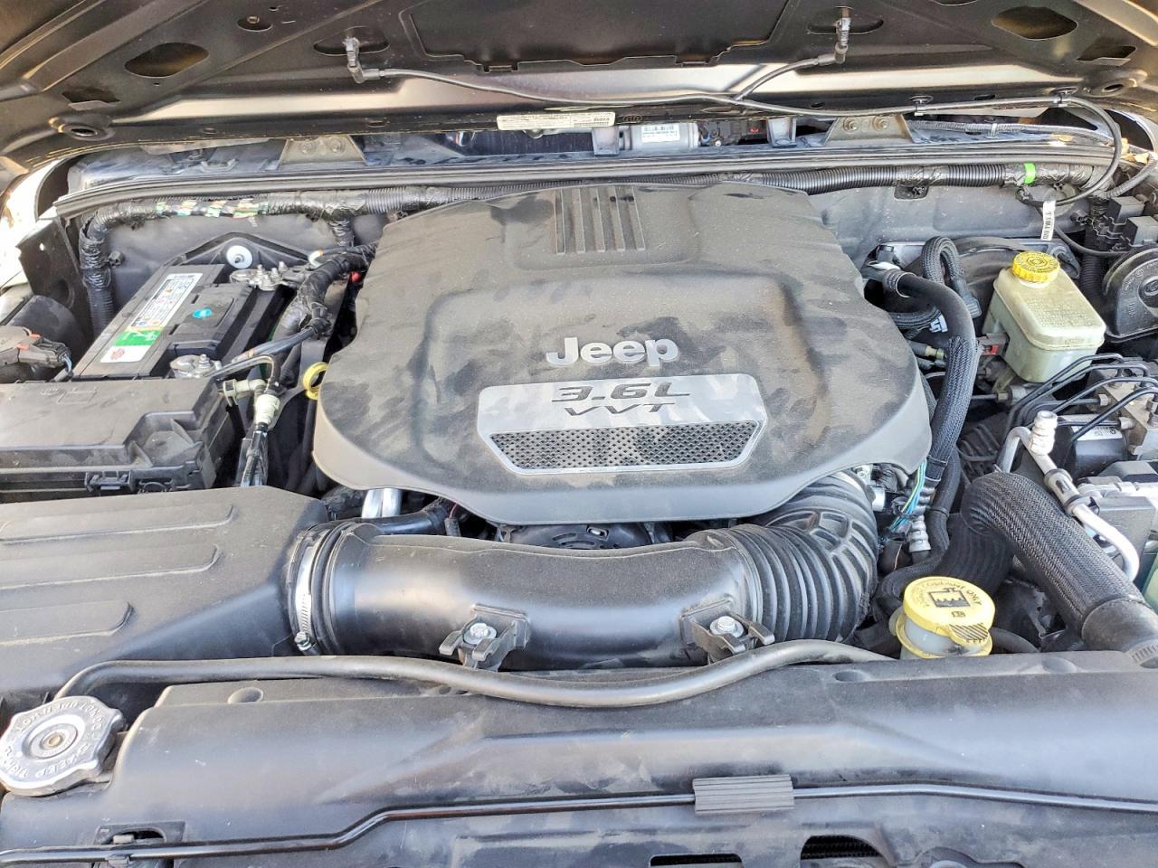 2013 Jeep Wrangler Sport - zdjęcie 12